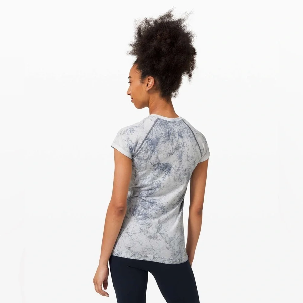 Lululemon Swiftly Tech Multi Dye Tee- Size 4 - Picture 2 of 4